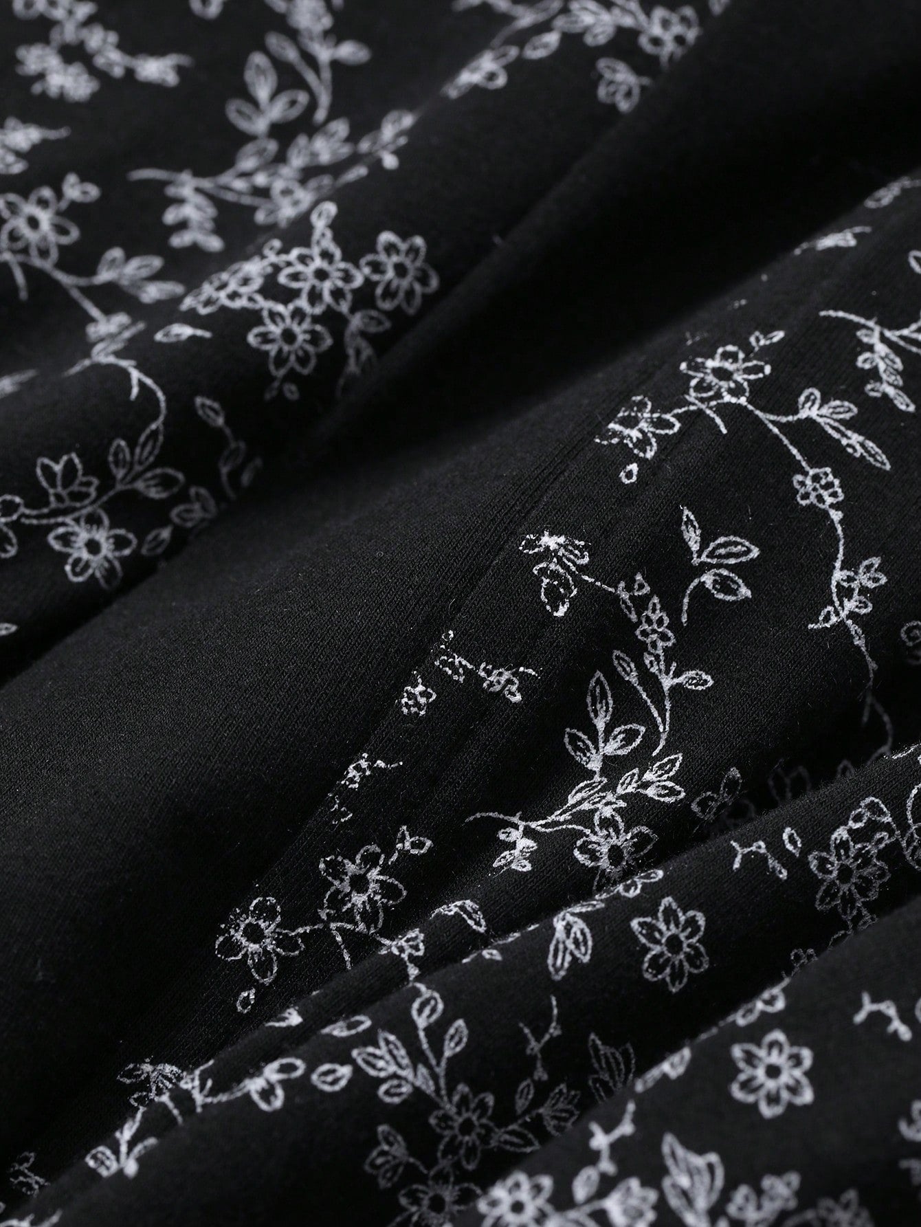 Noir Bloom – 3-Piece Ditsy Floral Lounge Set